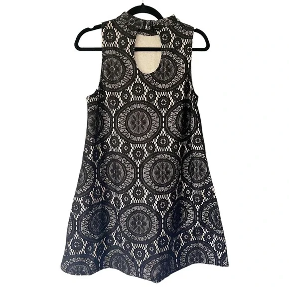 Love Fire Black Medallian Crochet Gold Metallic Holiday Party Dress Size Small - Picture 3 of 7